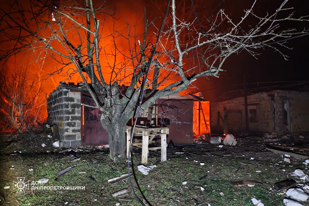 Постраждали три райони: наслідки обстрілів Дніпропетровщини в ніч на 30 березня показали у ДСНС Постраждали три райони: наслідки обстрілів Дніпропетровщини в ніч на 30 березня показали у ДСНС
