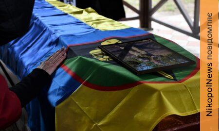 Був гарним майстром, вправним господарем, любив готувати, став на захист країни у перші дні великої війни: Нікополь сьогодні прощався з Героєм… (фото)