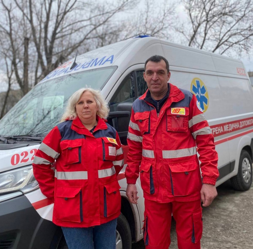 Дві бригади медиків рятували поранену на Нікопольщині родину під загрозою повторного удару Дві бригади медиків рятували поранену на Нікопольщині родину під загрозою повторного удару