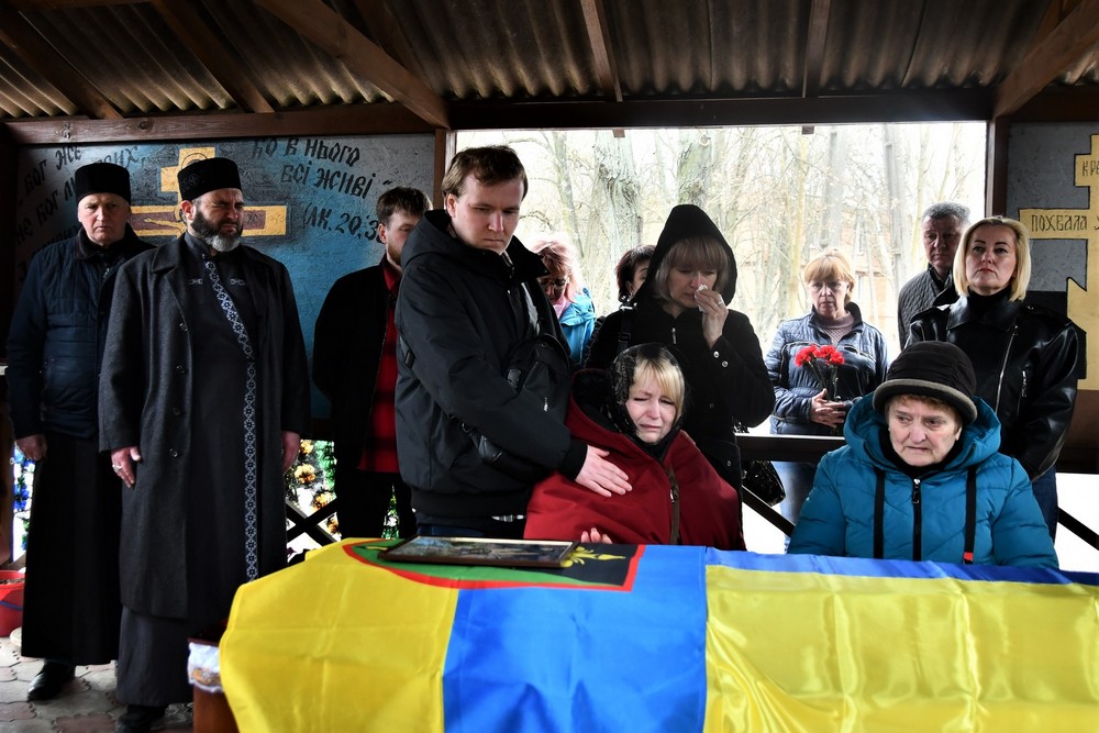 Нікополь сьогодні прощався з Героєм: фото