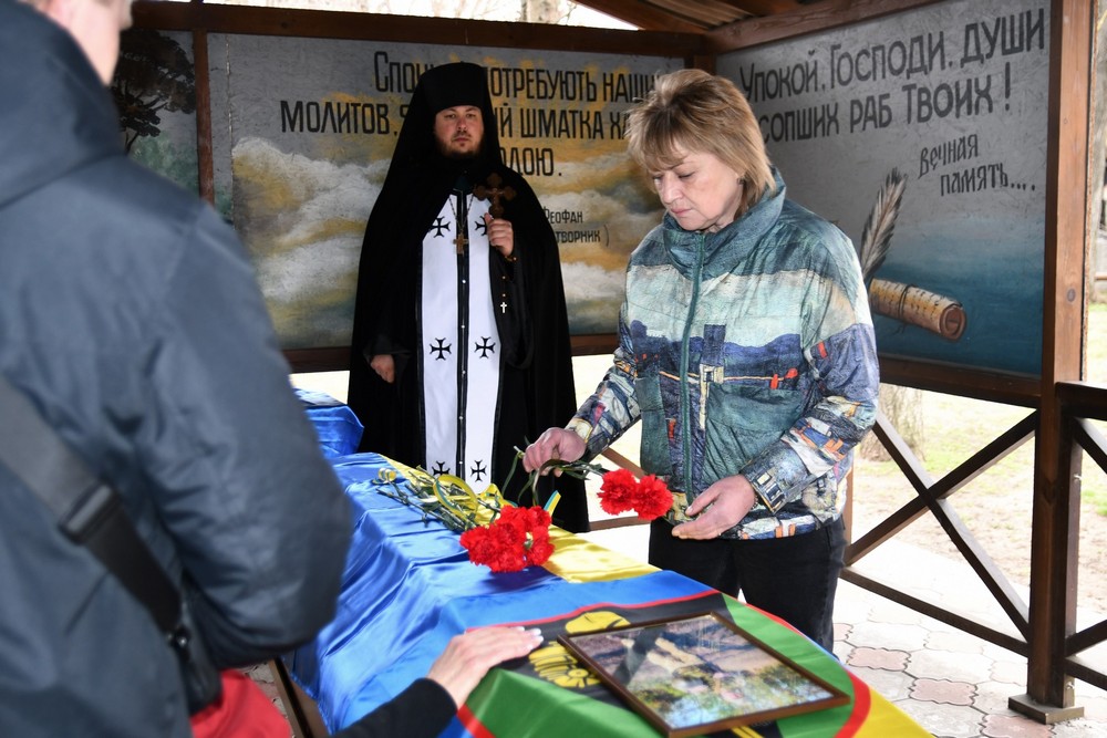 Нікополь сьогодні прощався з Героєм: фото