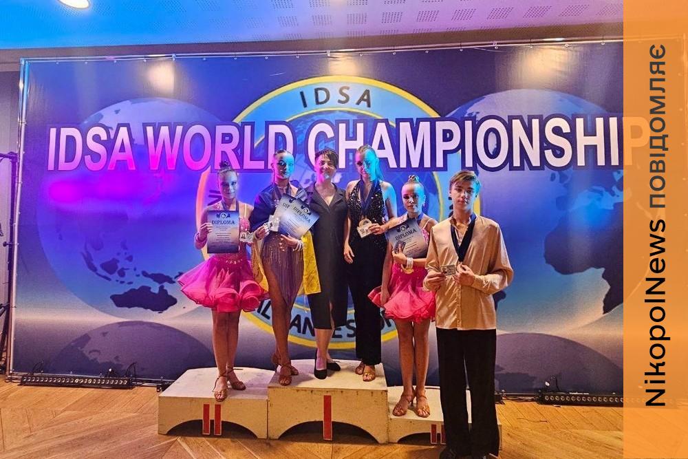 Покровчани блискуче виступили на чемпіонаті світу з бальних танців (фото) 1 Покровчани блискуче виступили на чемпіонаті світу з бальних танців (фото)