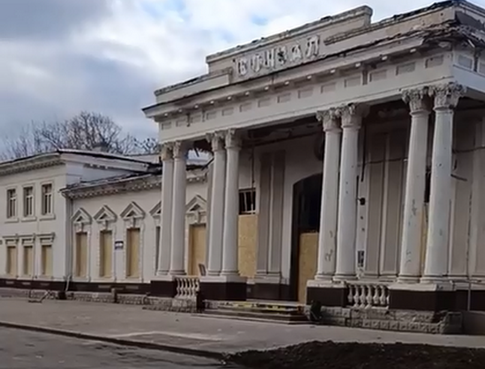 Як виглядає вокзал у Нікополі через чотири дні після удару 1 Як виглядає вокзал у Нікополі через три дні після удару