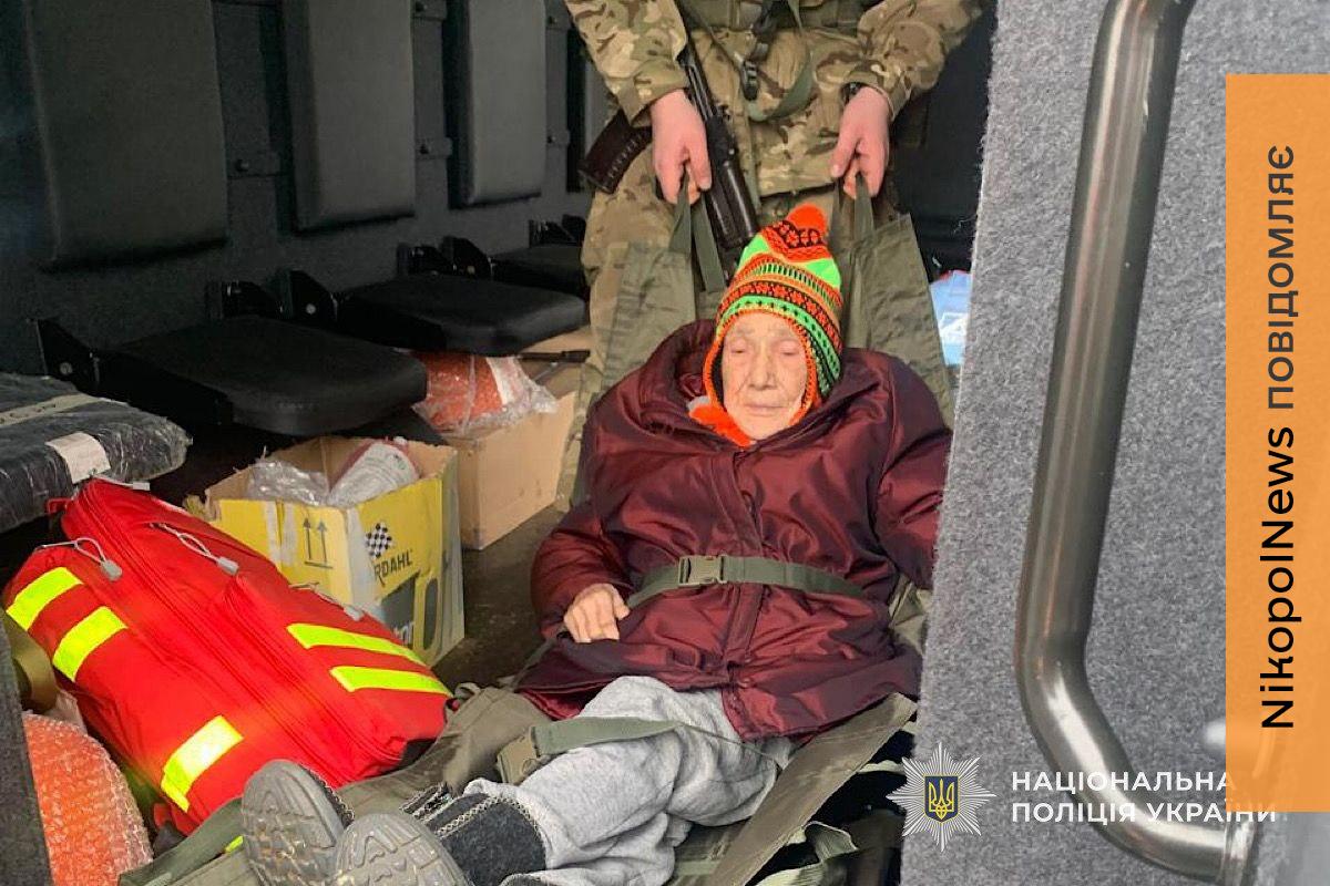 Майже тиждень перебувала у квартирі з померлим сином