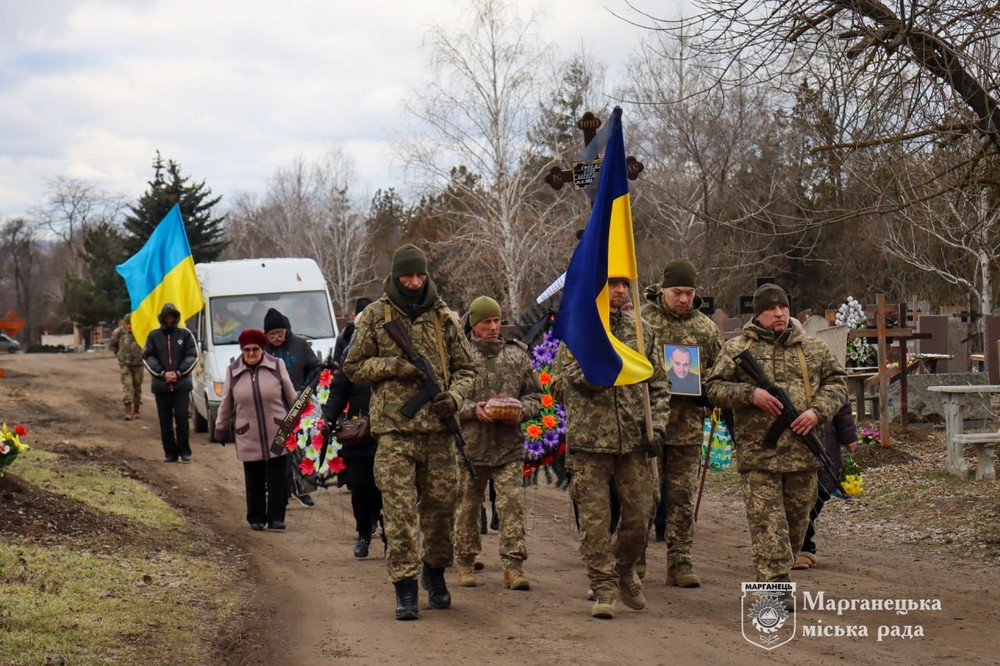 Марганець провів в останню путь Захисника 5