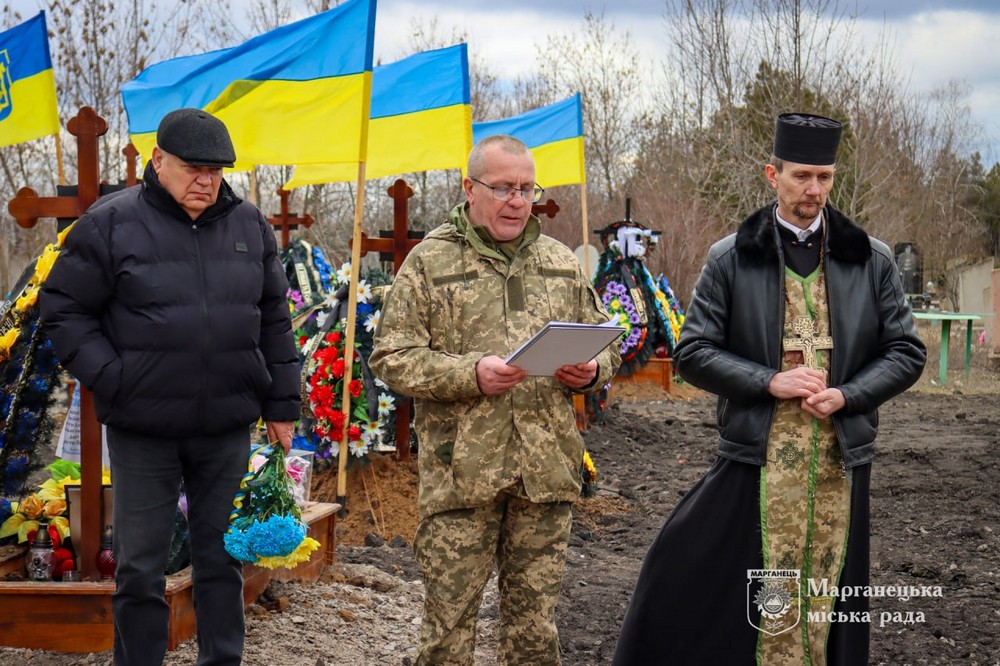 Марганець провів в останню путь Захисника 6