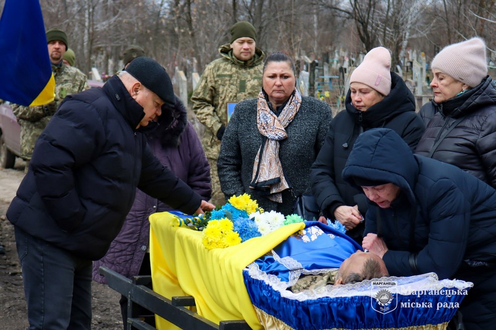 Марганець провів в останню путь Захисника 8