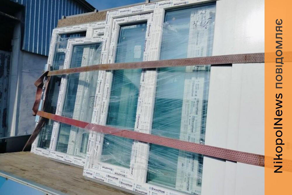 Немає мобільного зв’язку та налагодженого водопостачання: мешканці села Покровське отримали нові вікна від благодійників (фото) 1 Мешканці села Покровське 2