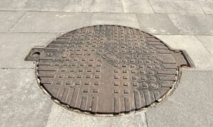 Нікополь витратив майже 1 500 000 грн на придбання кришок люків - подробиці