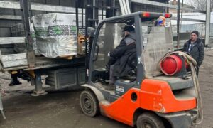  Нікополь отримав шифер від Дніпро ОВА для ліквідації наслідків обстрілів