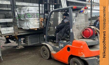  Нікополь отримав шифер від Дніпро ОВА для ліквідації наслідків обстрілів