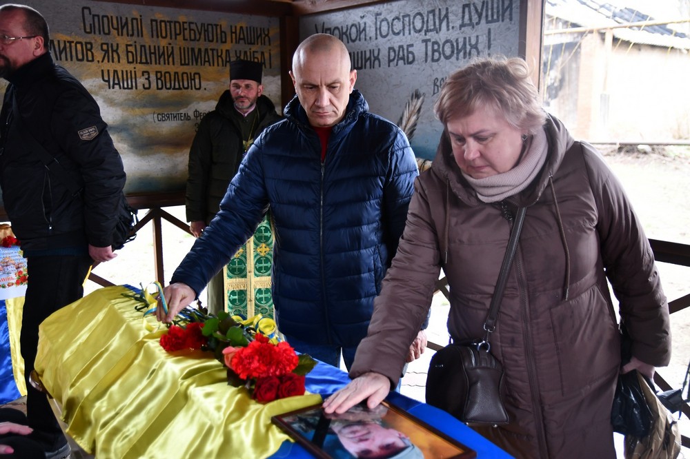 Нікополь сьогодні провів в останню путь полеглого Захисника 10 Нікополь сьогодні провів в останню путь полеглого Захисника 10