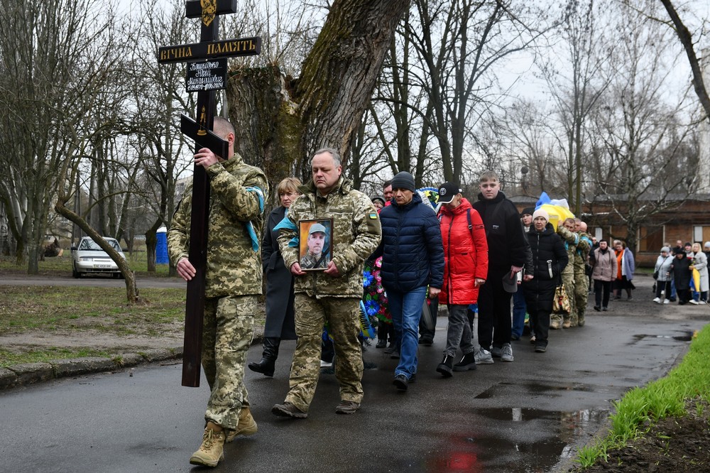 Нікополь сьогодні провів в останню путь полеглого Захисника 13 Нікополь сьогодні провів в останню путь полеглого Захисника 13