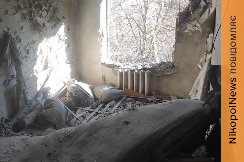 Загиблий, троє поранених, пошкоджена адмінбудівля: наслідки обстрілів Нікополя та району, а також Синельниківщини зафіксували поліцейські (фото) 1 Нікополя 5