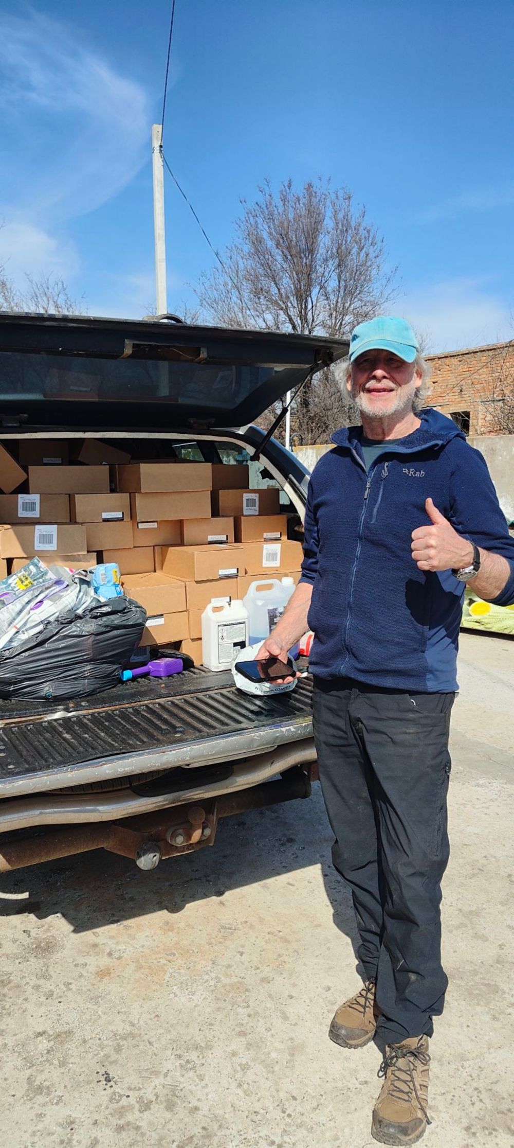 Нікопольському притулку для тварин волонтер з Британії привіз допомогу Нікопольському притулку для тварин волонтер з Британії привіз допомогу