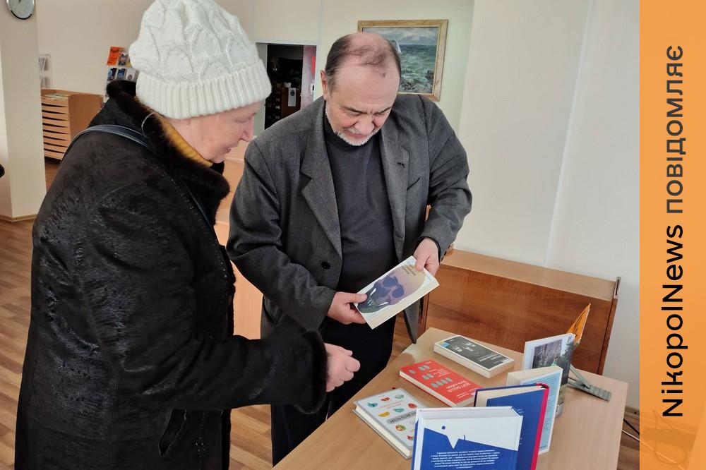 У Центральній бібліотеці Нікополя з'явилася поличка здоров'я (фото) 1 Центральній бібліотеці Нікополя 6