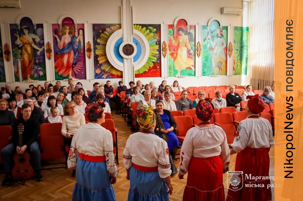  У Марганецькій центральній лікарні привітали жінок зі святом (фото)