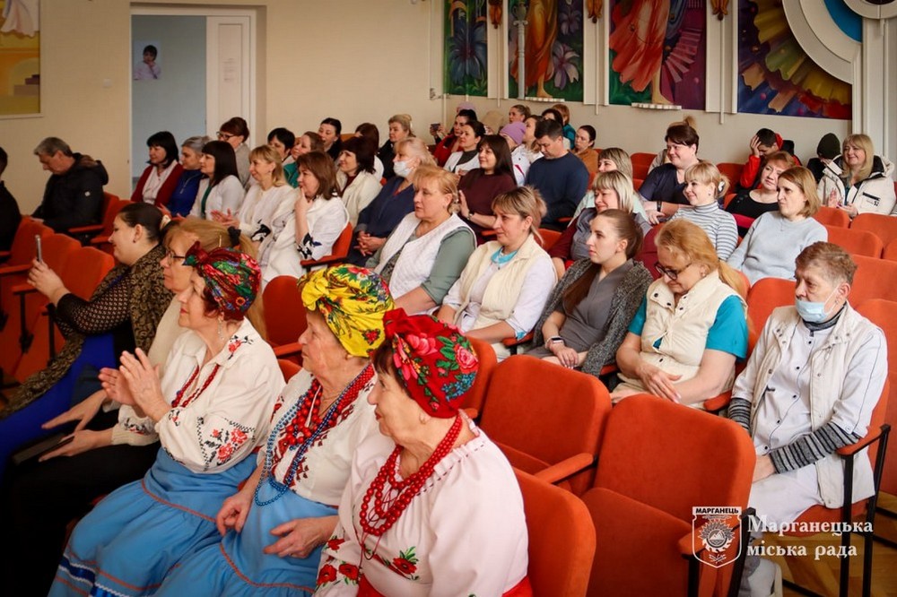  У Марганецькій центральній лікарні привітали жінок зі святом (фото) 10