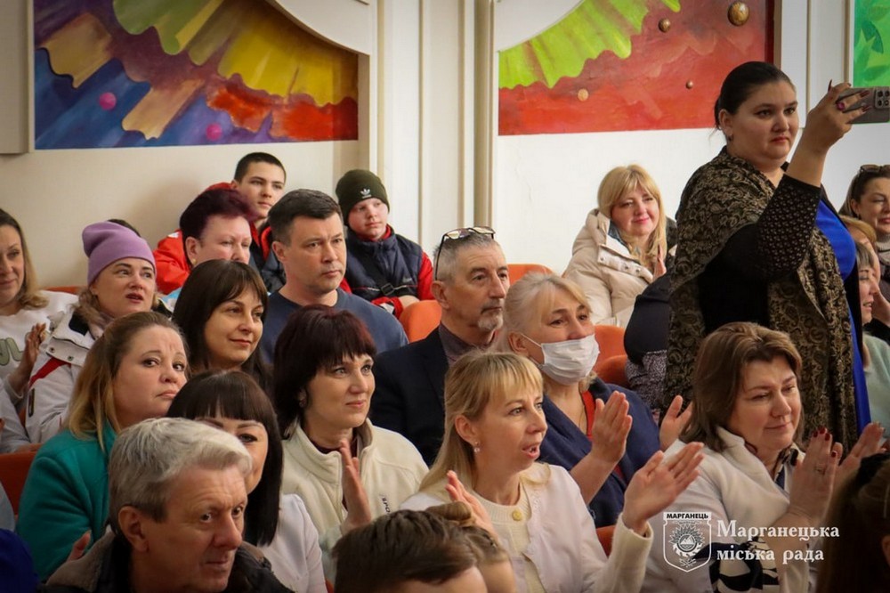  У Марганецькій центральній лікарні привітали жінок зі святом (фото) 3