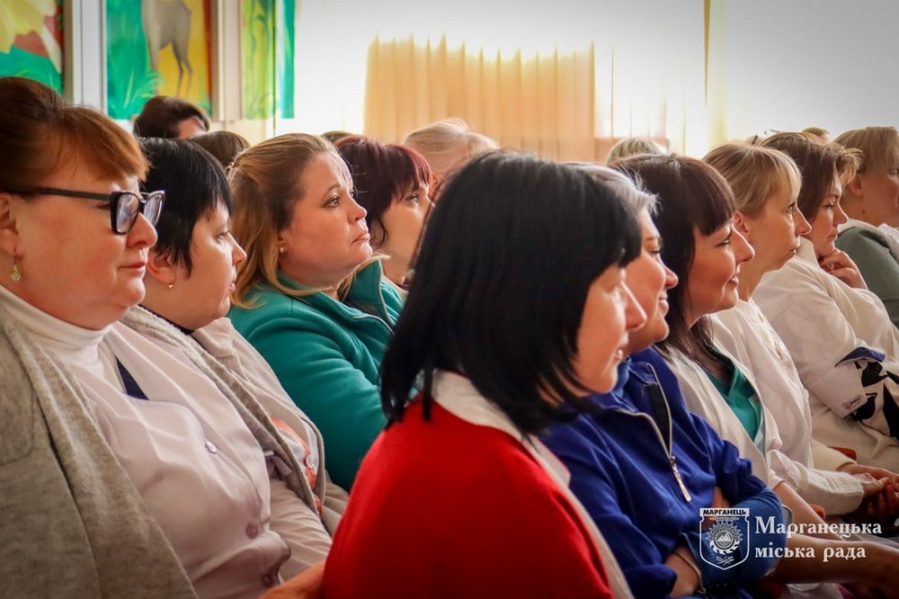  У Марганецькій центральній лікарні привітали жінок зі святом (фото) 5