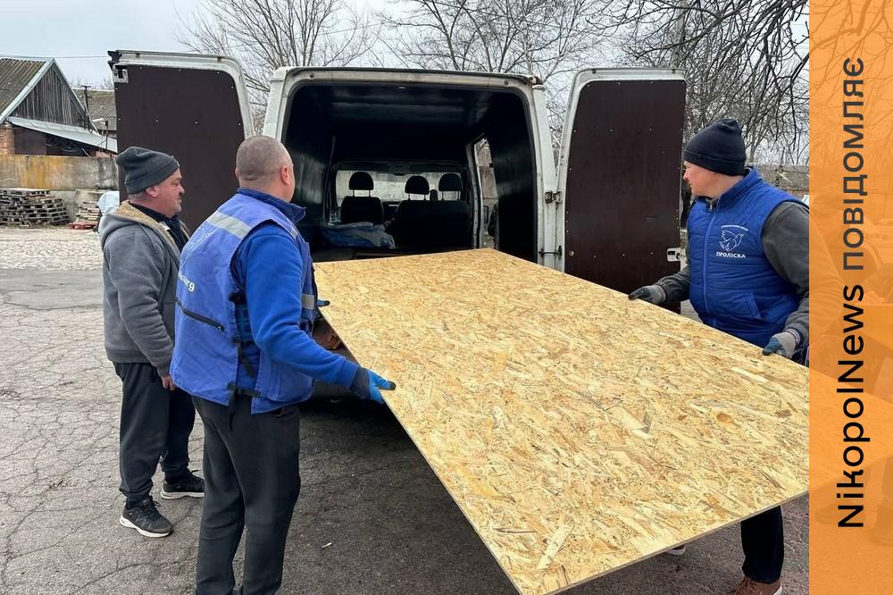 Жителі Марганецької громади сьогодні отримали будівельні набори для ремонту житла (фото) 1 Жителі Марганецької громади сьогодні отримали будівельні набори для ремонту житла 3