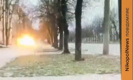 Мама загинула раніше, вони удвох на світі: сьогодні у Нікополі ворог важко поранив бабусю і онука – потрібна допомога