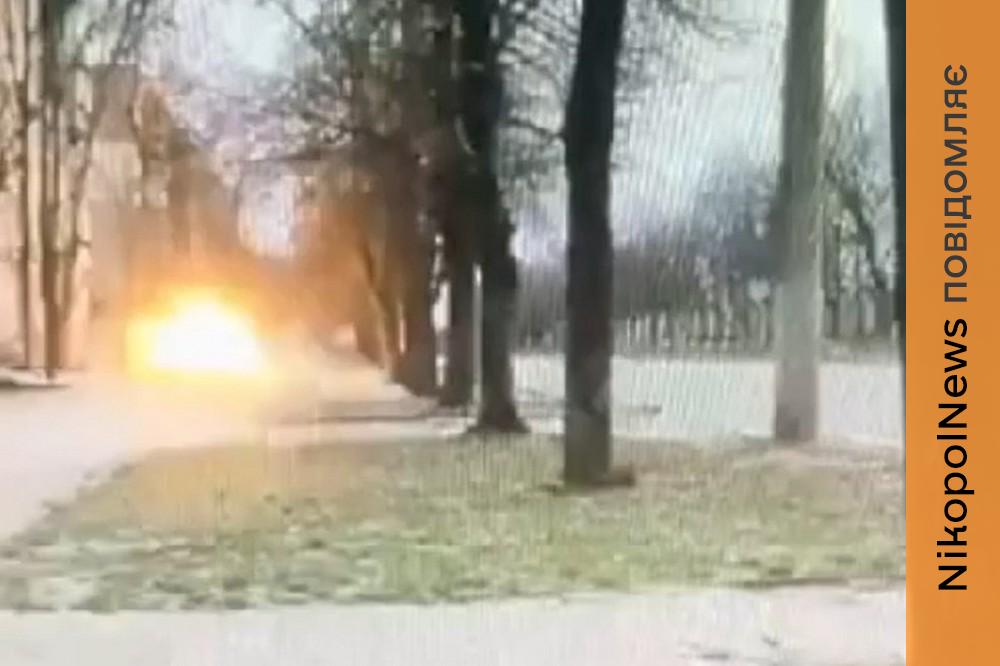 Мама загинула раніше, вони удвох на світі: сьогодні у Нікополі ворог важко поранив бабусю і онука – потрібна допомога