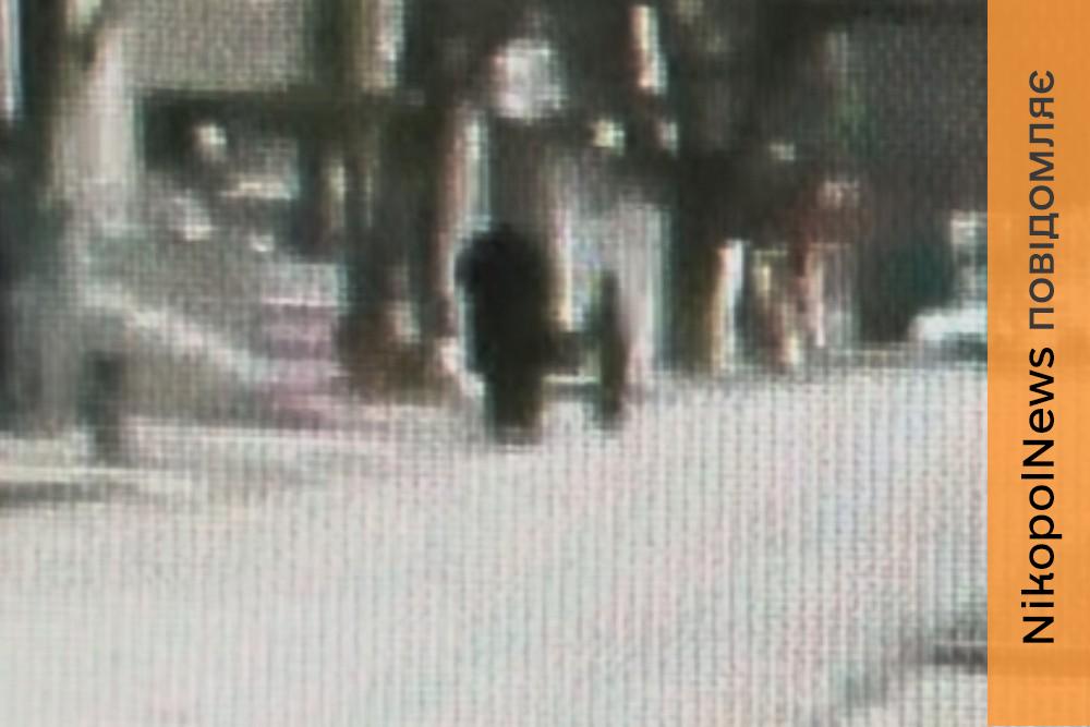 Ще одне відео удару російського БпЛА по жінці і дитині у Нікополі 1 Ще одне відео удару російського БпЛА по жінці і дитині у Нікополі