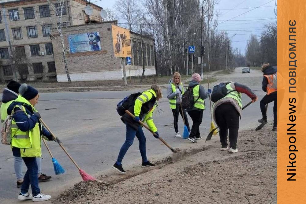 Ліквідовували наслідки обстрілів, виконували роботи зі звернення громадян та обрізали дерева: чим займалися комунальники Марганця з 16 по 22 березня (фото) 1 комунальники Марганця 2