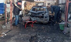 Усувають наслідки обстрілів, замітають тротуари, замінюють перегорілі лампи: робота комунальників Нікополя на цьому тижні (фото)