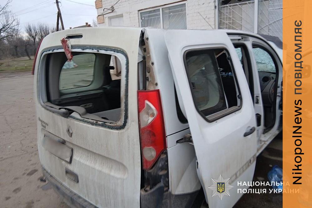 Четверо поранених, пошкоджені підприємство, готель та будинки: наслідки обстрілів Нікополя та області зафіксували поліцейські (фото) 1 нікополя 9