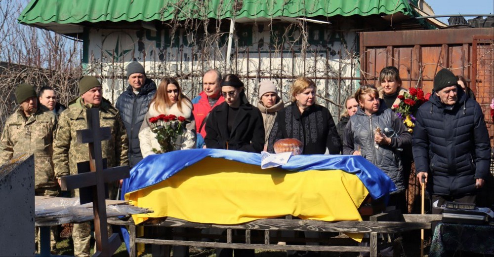 Повернувся «на щиті» після тривалого і болісного очікування: Нікопольщина сьогодні провела в останню путь Героя Повернувся «на щиті» після тривалого і болісного очікування: Нікопольщина сьогодні провела в останню путь Героя