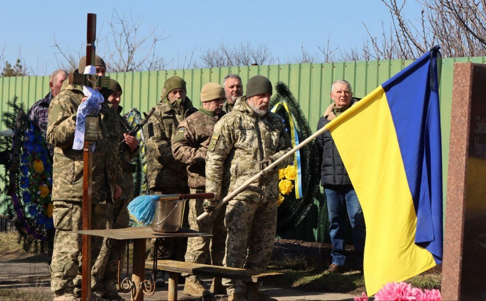 Повернувся «на щиті» після тривалого і болісного очікування: Нікопольщина сьогодні провела в останню путь Героя Повернувся «на щиті» після тривалого і болісного очікування: Нікопольщина сьогодні провела в останню путь Героя