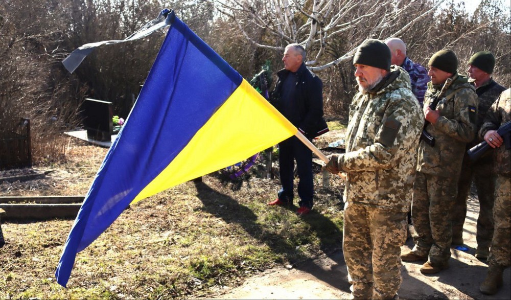 Повернувся «на щиті» після тривалого і болісного очікування: Нікопольщина сьогодні провела в останню путь Героя Повернувся «на щиті» після тривалого і болісного очікування: Нікопольщина сьогодні провела в останню путь Героя