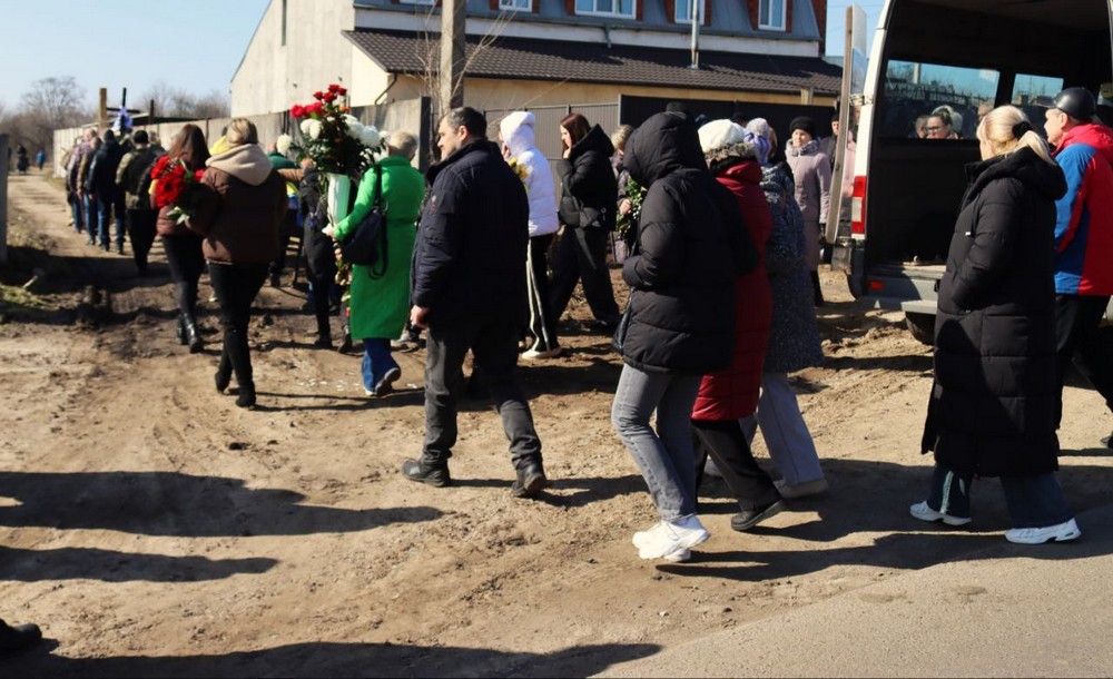 Повернувся «на щиті» після тривалого і болісного очікування: Нікопольщина сьогодні провела в останню путь Героя Повернувся «на щиті» після тривалого і болісного очікування: Нікопольщина сьогодні провела в останню путь Героя