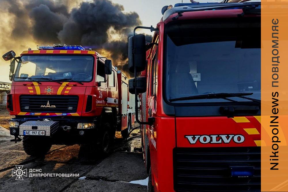 Дніпропетровщина під масованою атакою ворога: вбито чоловіка, понівечено транспортне підприємство, виникли пожежі (фото)
