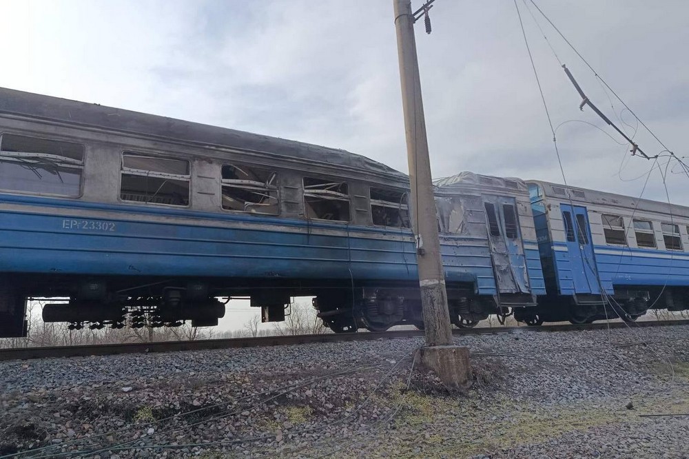 Ворог вдарив по електричці на Криворіжжі Ворог вдарив по електричці на Криворіжжі