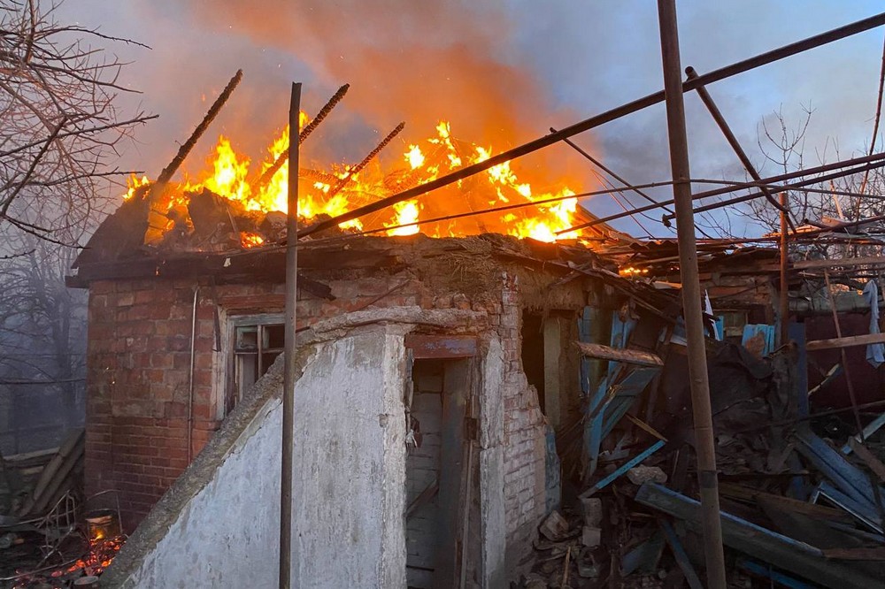 У Нікополі є загиблий і поранена – ворог накрив місто «Градом», також під ударом були Нікопольський, Самарівський і Синельниківський райони (фото)