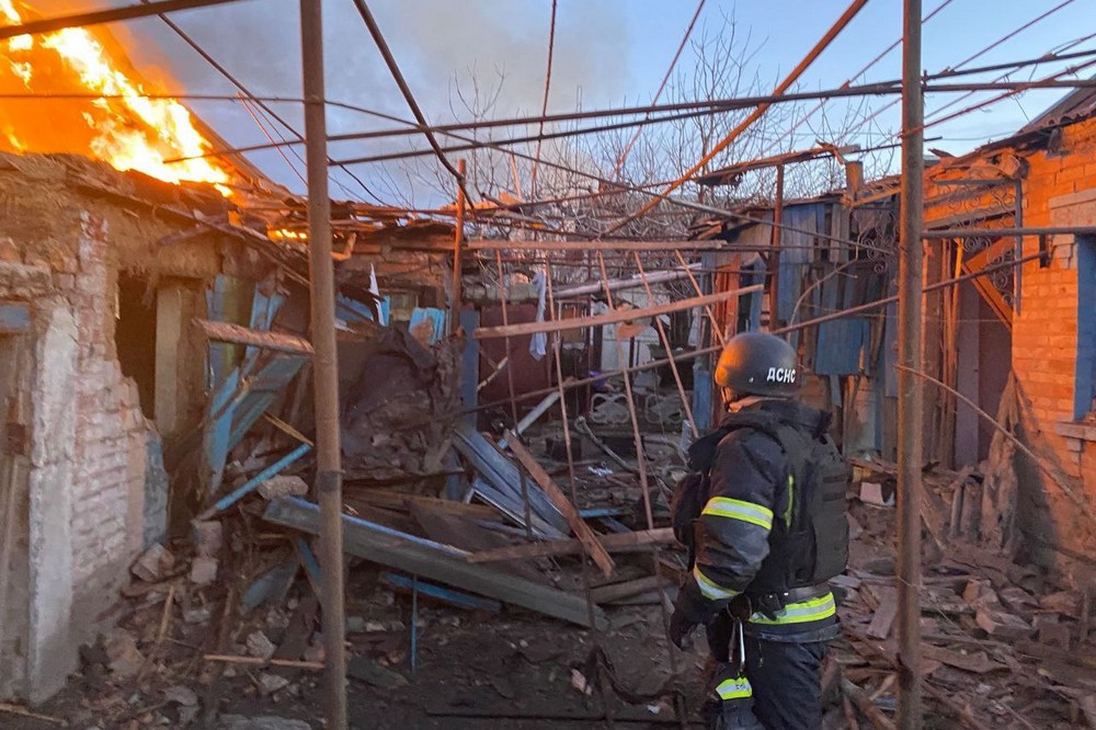 У Нікополі є загиблий і поранена – ворог накрив місто «Градом», також під ударом були Нікопольський, Самарівський і Синельниківський райони (фото)