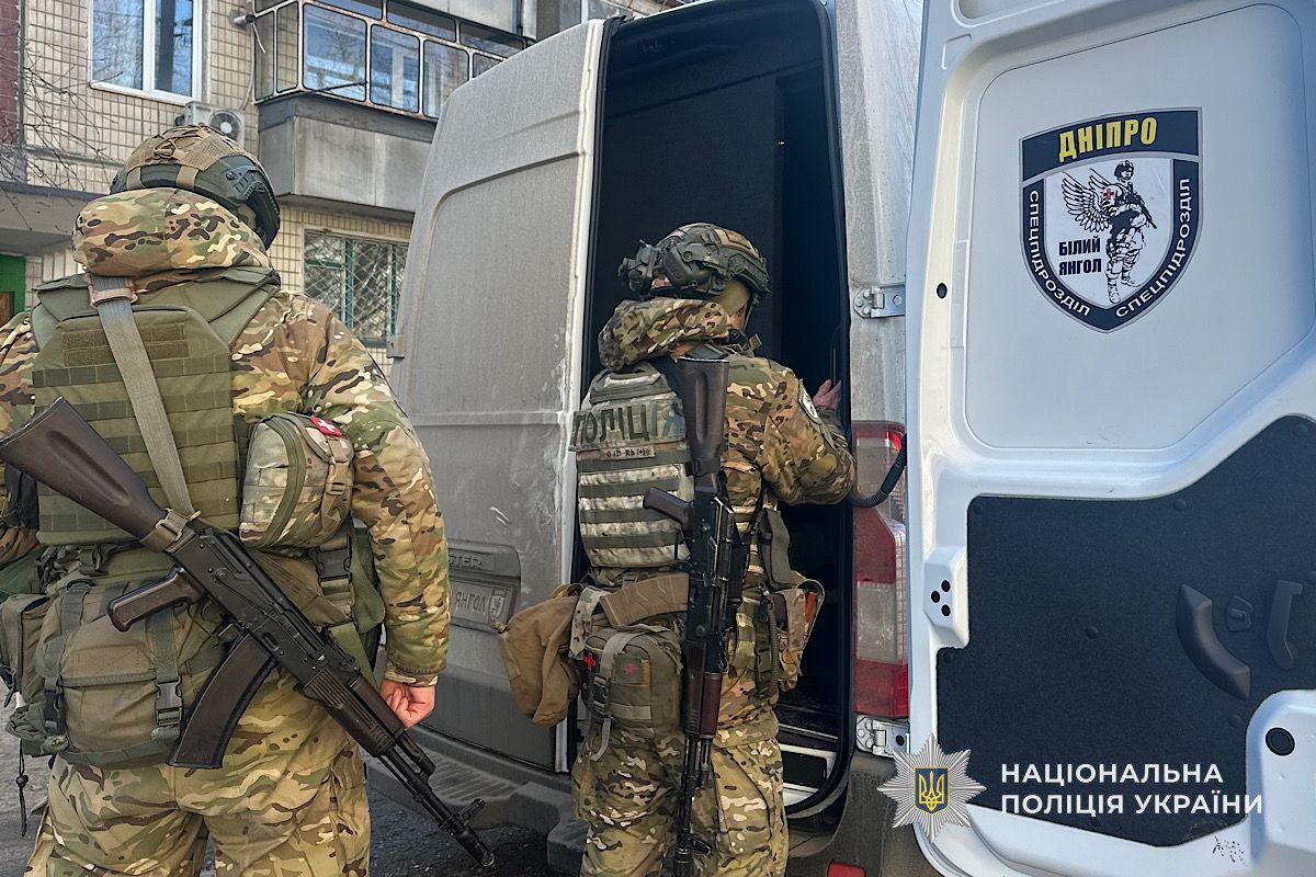 «Тепер все буде добре»: «Білі Янголи» евакуювали з Нікополя і району чотирьох маломобільних людей (фото, відео)