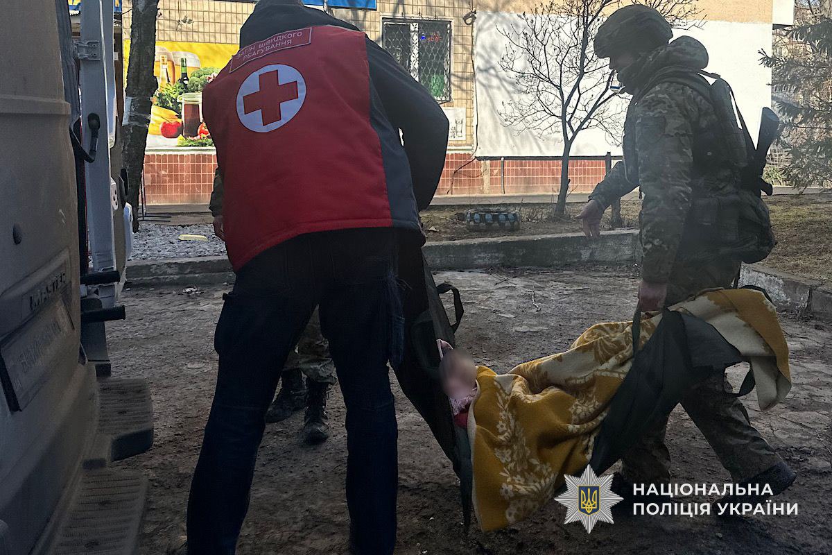 «Тепер все буде добре»: «Білі Янголи» евакуювали з Нікополя і району чотирьох маломобільних людей (фото, відео)