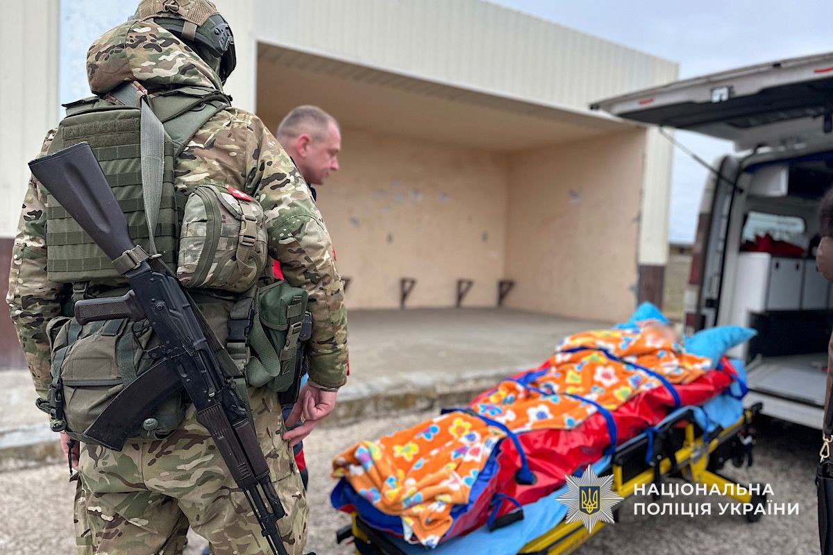 «Тепер все буде добре»: «Білі Янголи» евакуювали з Нікополя і району чотирьох маломобільних людей (фото, відео)