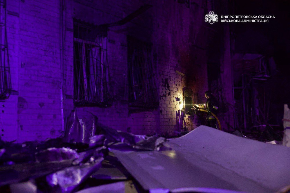 10 поранених і руйнування: ворог масовано атакував Дніпро, вдарив з РСЗВ по Нікопольщині, бив по Синельниківщині (фото)