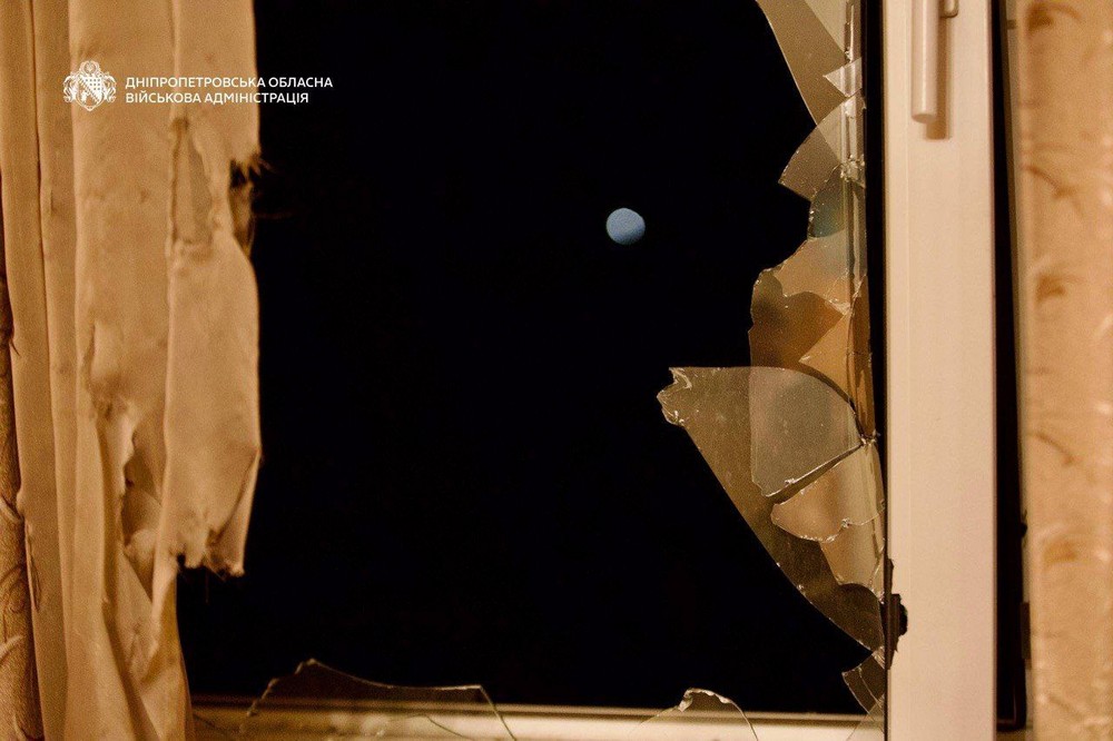 10 поранених і руйнування: ворог масовано атакував Дніпро, вдарив з РСЗВ по Нікопольщині, бив по Синельниківщині (фото)