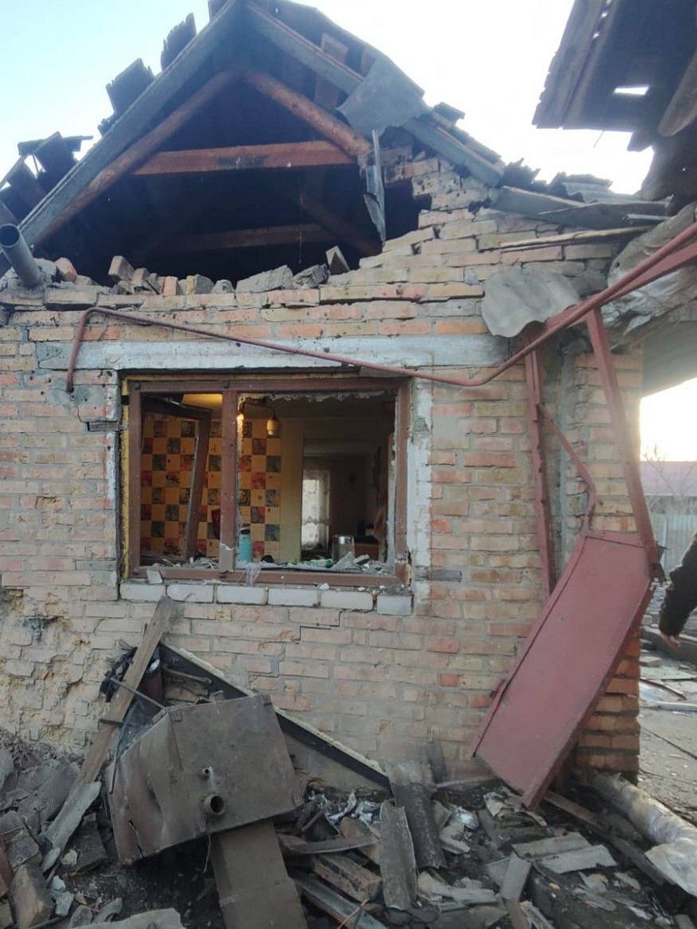 10 поранених і руйнування: ворог масовано атакував Дніпро, вдарив з РСЗВ по Нікопольщині, бив по Синельниківщині (фото)