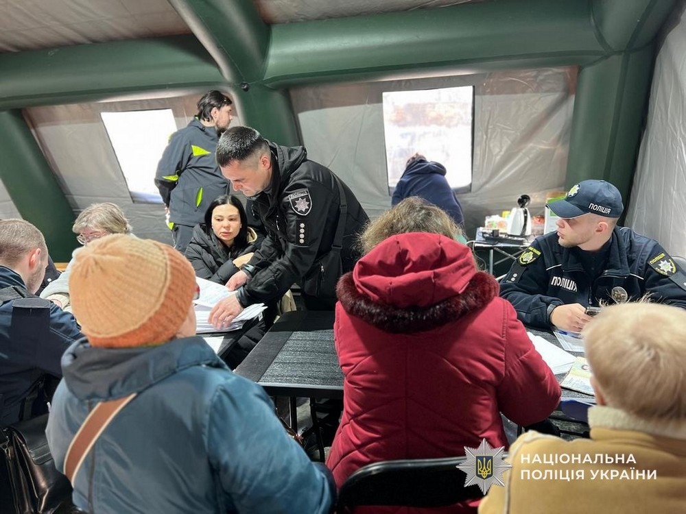 Ворог атакував авто у Нікополі, поранивши чоловіка, масовано бив по Дніпру і ще двом районам області – поліція про наслідки російських атак (фото)