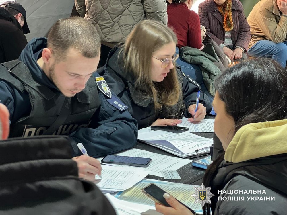 Ворог атакував авто у Нікополі, поранивши чоловіка, масовано бив по Дніпру і ще двом районам області – поліція про наслідки російських атак (фото)
