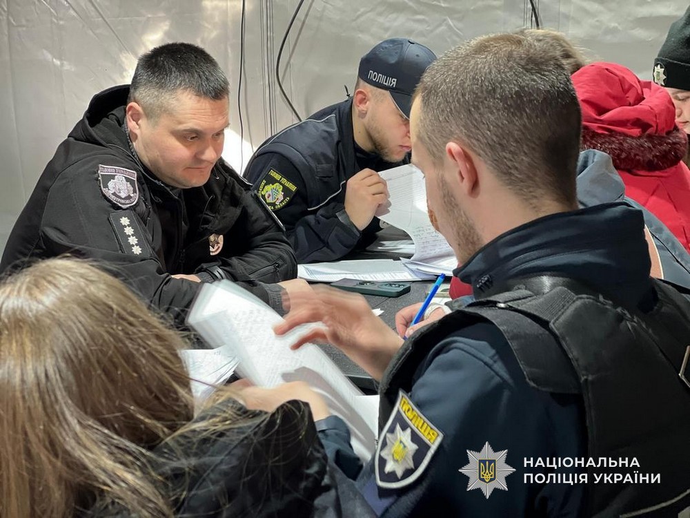 Ворог атакував авто у Нікополі, поранивши чоловіка, масовано бив по Дніпру і ще двом районам області – поліція про наслідки російських атак (фото)