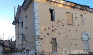 Ворог атакував авто у Нікополі, поранивши чоловіка, масовано бив по Дніпру і ще двом районам області – поліція про наслідки російських атак (фото)