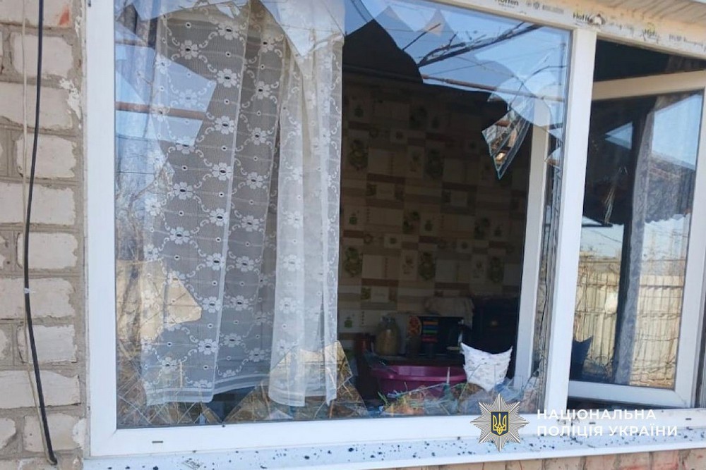 Ворог атакував авто у Нікополі, поранивши чоловіка, масовано бив по Дніпру і ще двом районам області – поліція про наслідки російських атак (фото)